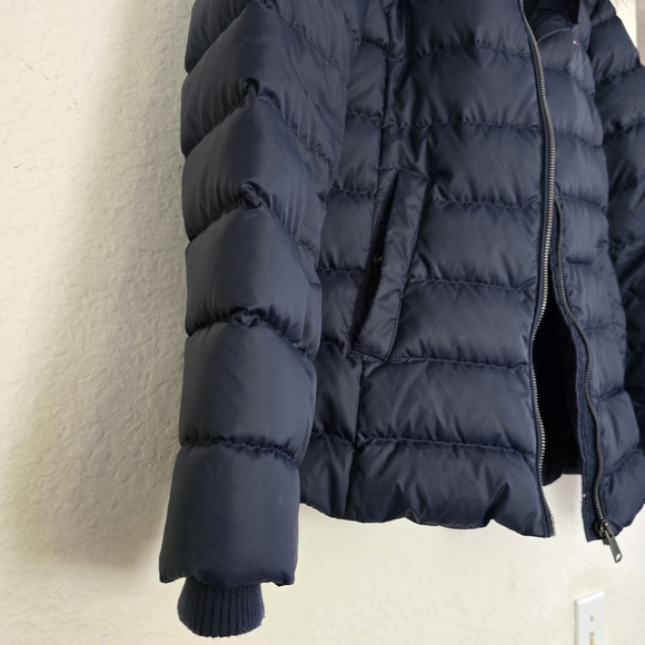 Tommy Hilfiger Navy Puffer Jacket with Faux Fur Hood Size M - Picture 4 of 9